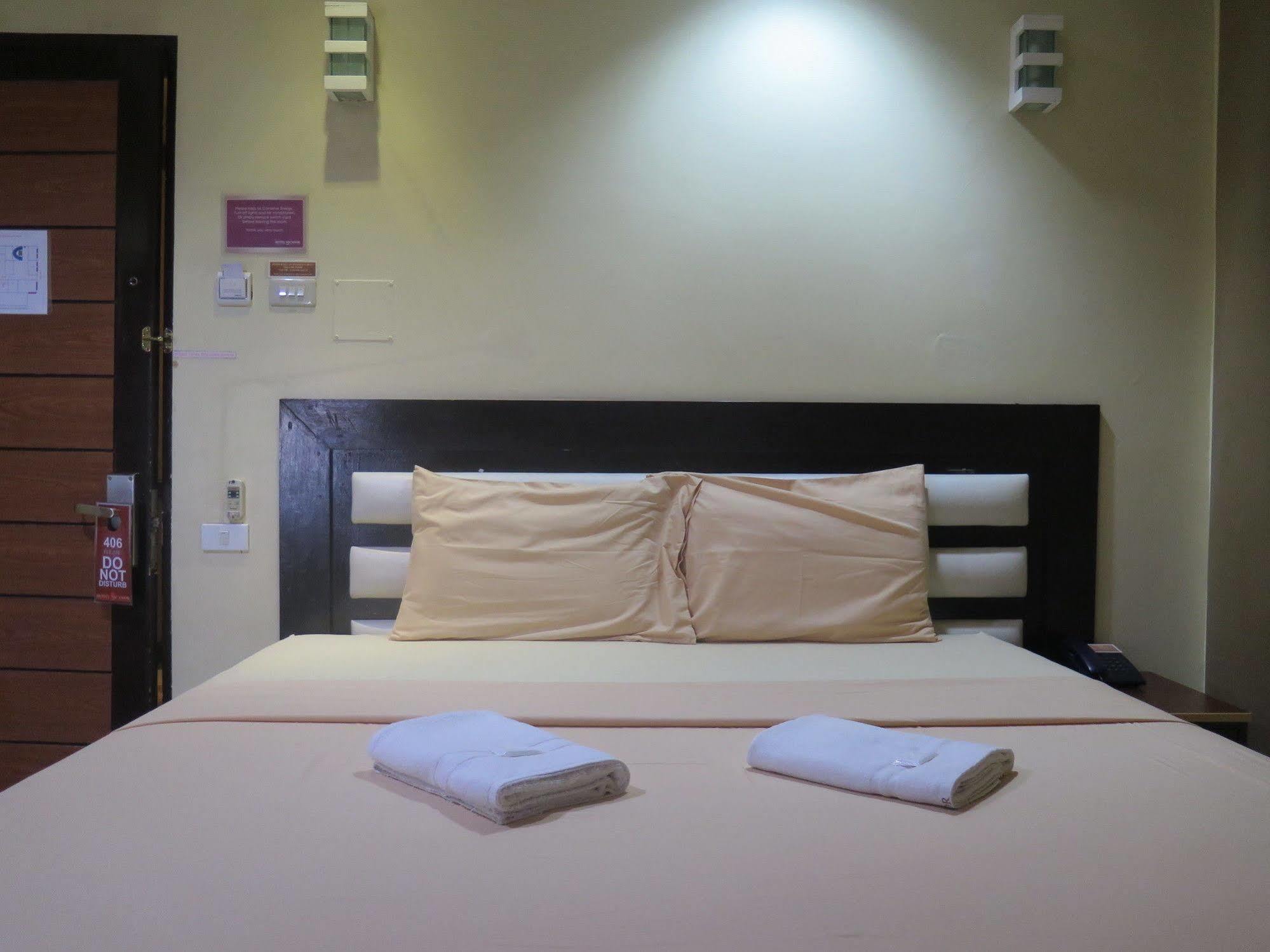 Hotel Nicanor Dumaguete City Exterior photo